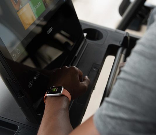 Apple watch si sincronizza a Technogym